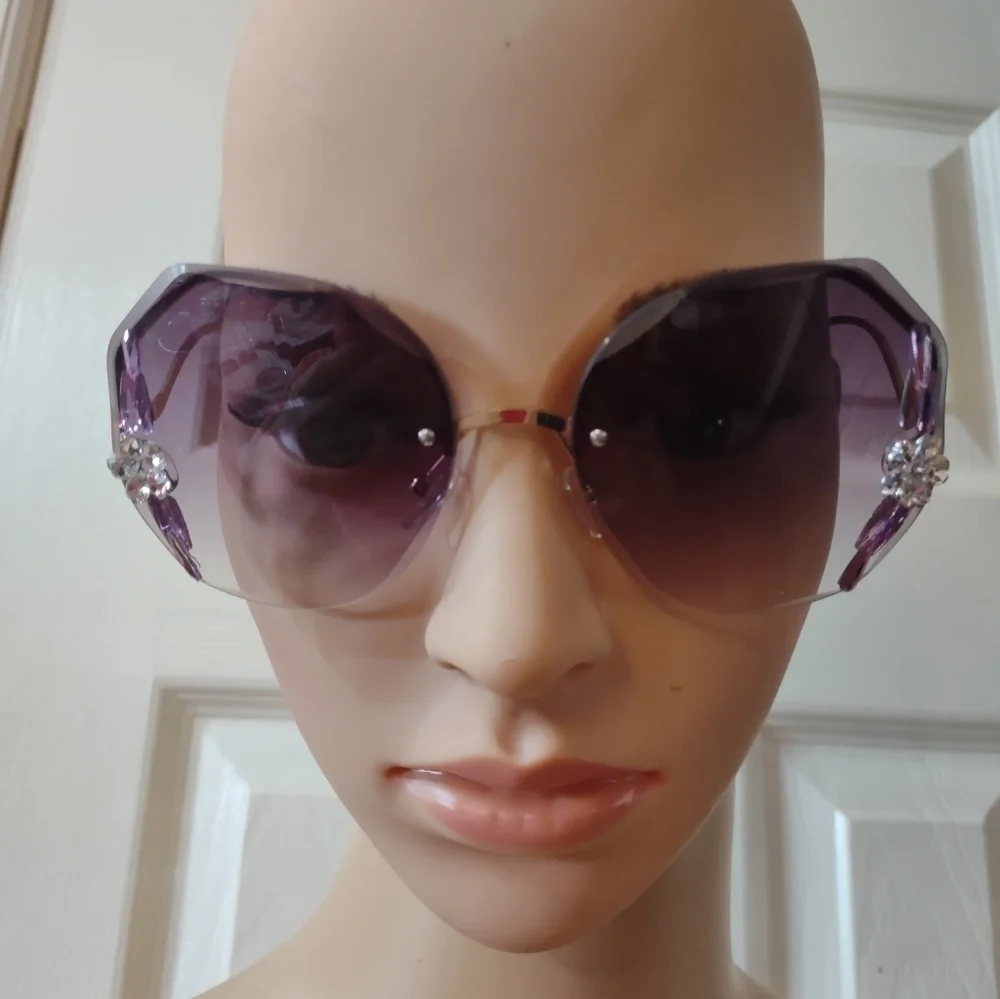 New woman's rimless fashion sunglasses